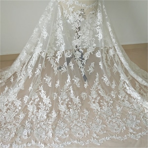 Pailletten Stickerei Spitzenstoff: Cremeweißer Spitzenstoff für Brautkleid