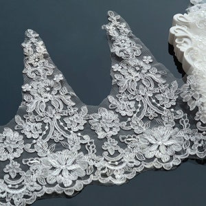 Alencon Lace Trim: Off White Corded Bridal Veil Lace (1 Yard)