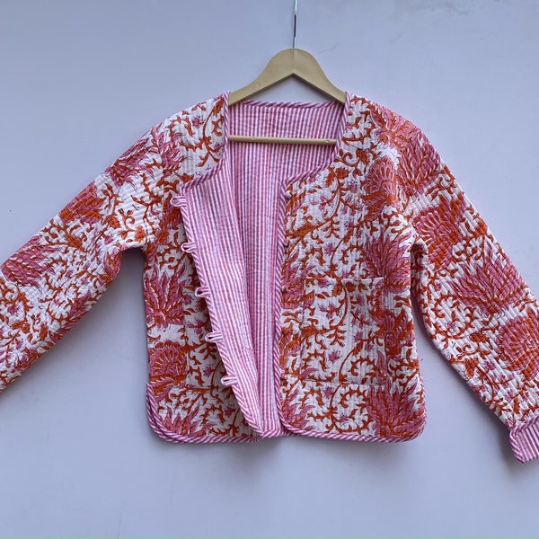 Giacca trapuntata floreale rosa Blocco a mano stampato Regali festivi Giacca più vicina al bottone per le donne Regali Giacche stile Boho Giacca reversibile