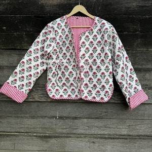 Giacca corta con stampa floreale bianca Giacca trapuntata fatta a mano stampata stile Boho Giacca da cappotto per regali da donna Abbigliamento da festa immagine 1