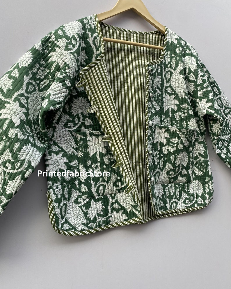 Handblokprint stof gewatteerd jasje korte kimono vrouwen dragen nieuwe stijl modieuze korte jas cadeaus voor haar afbeelding 7