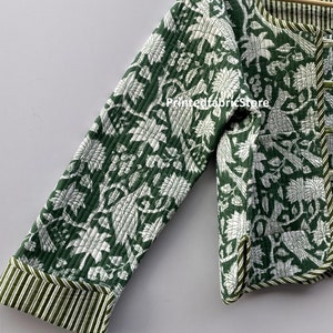 Handblokprint stof gewatteerd jasje korte kimono vrouwen dragen nieuwe stijl modieuze korte jas cadeaus voor haar afbeelding 2