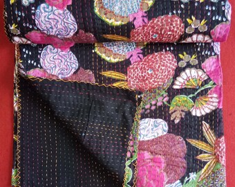Edredón Kantha Floral: Colcha de algodón indio hecha a mano, tamaño Queen