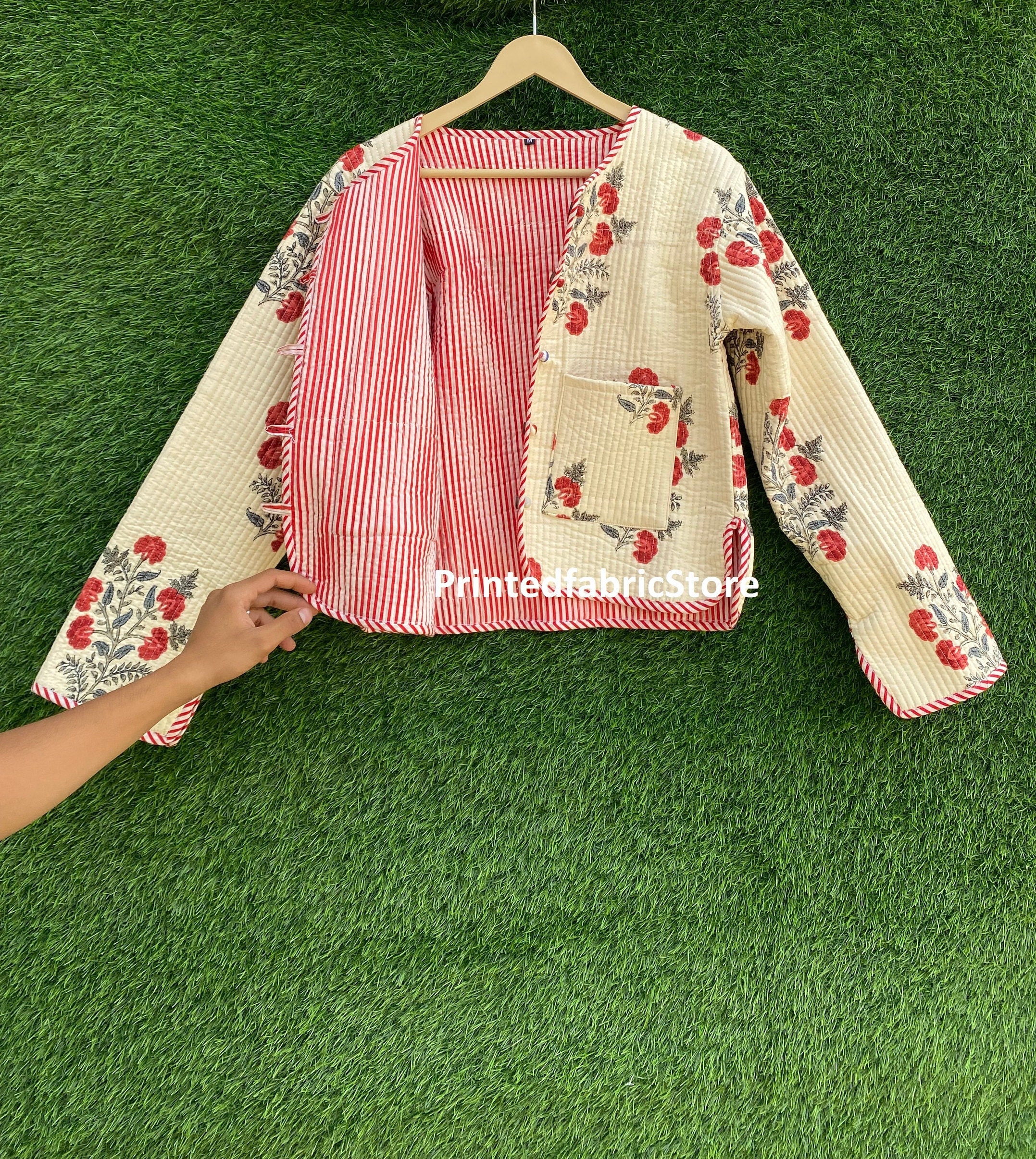 【BAON】Nenteni Quilted Reversible Flower Fleece Button JKJP il_fullxfull.6045791026_jyjp.jpg