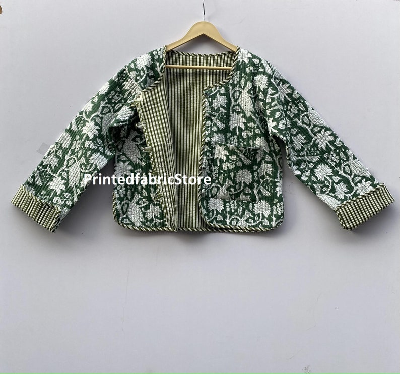 Handblokprint stof gewatteerd jasje korte kimono vrouwen dragen nieuwe stijl modieuze korte jas cadeaus voor haar afbeelding 1