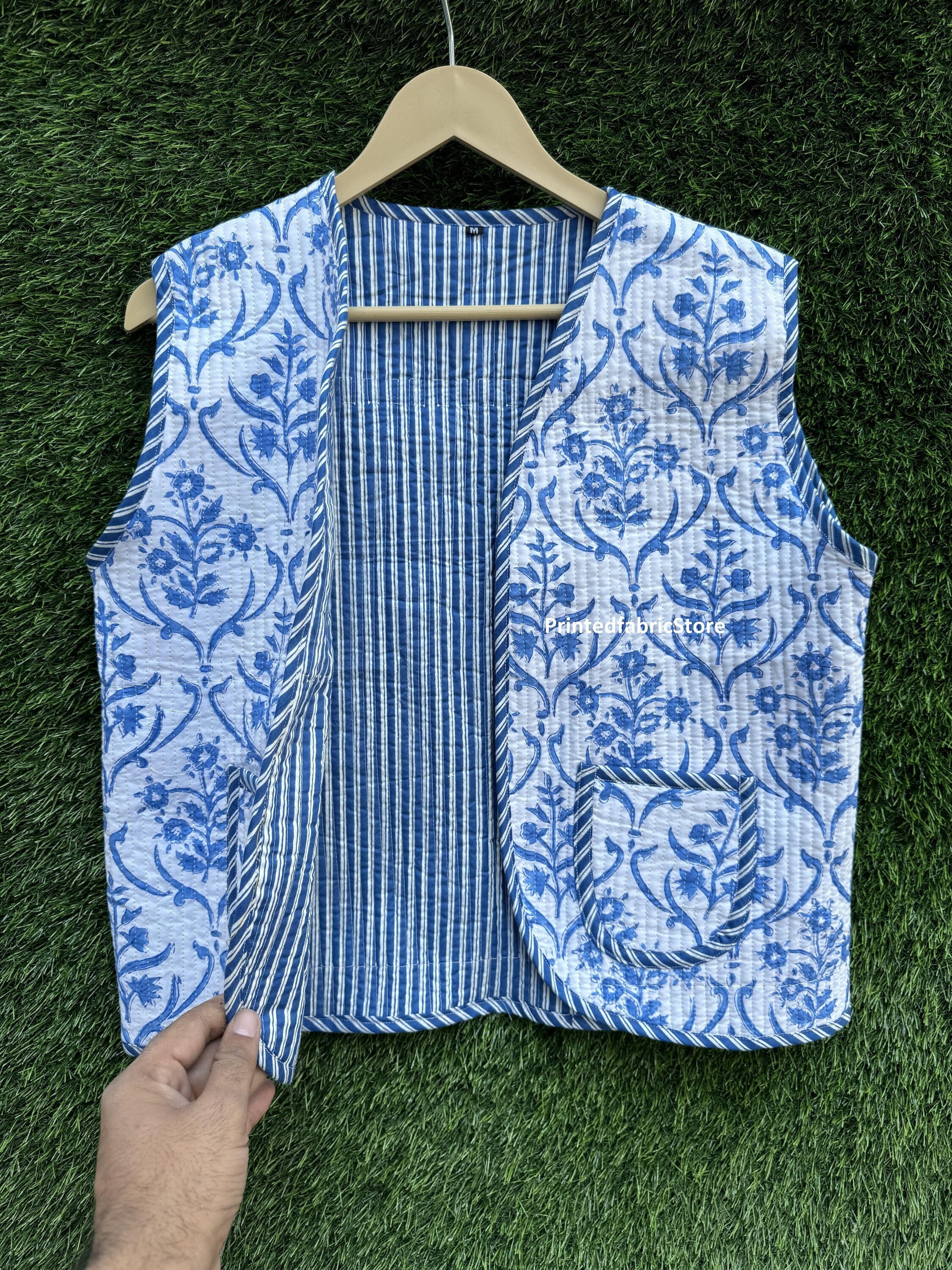 ジャケット・アウター SZ Blockprints QUILTED VEST HEART COOKIE SZ Blockprints Poppy Heart Jacket | Free People