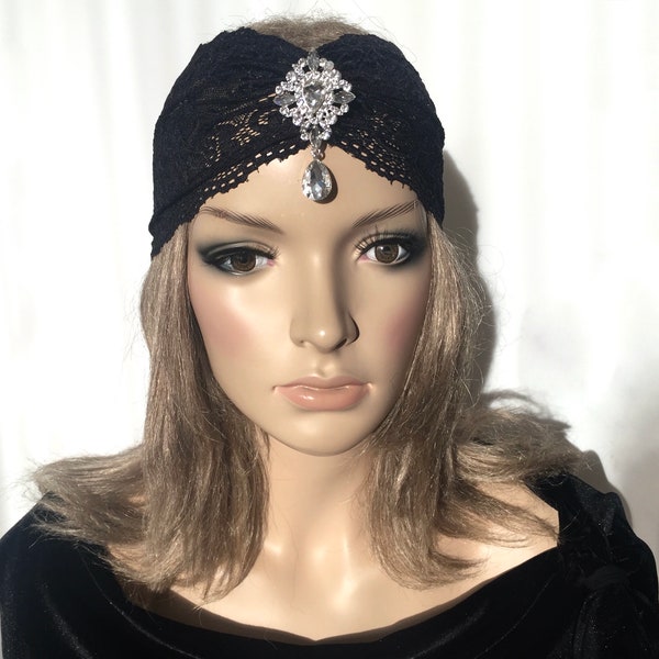 Haarband 20er Jahre Stirnband Spitzen Turban mit Anhänger Kristall Brosche