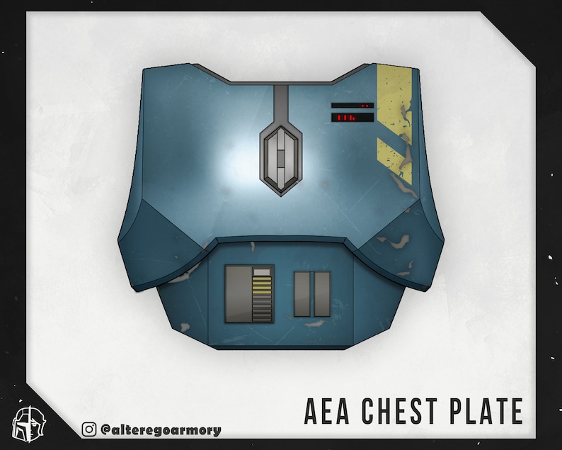 Puede incluir: Una placa de pecho azul y amarilla con un aspecto desgastado y descolorido. La placa tiene un panel rectangular con una serie de l&iacute;neas verticales y una peque&ntilde;a pantalla rectangular con el texto "AEA CHEST PLATE".