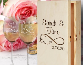 Geschenk Set zur Hochzeit Weißweingläser von Leonardo mit Holzbox und Gravur Infinity Wunschnamen und Wunschdatum