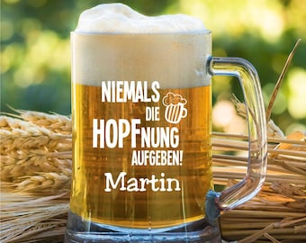 Niemals die Hopfnung aufgeben! mit Wunschnamen - Bierkrug