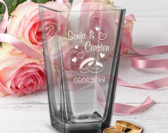 personalisierte Vase mit Gravur zur Hochzeit mit Wunschnamen und Datum - Ringe