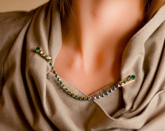 AB-strass-halsketting, groene truibeschermer, kostuumjuwelen vestclips