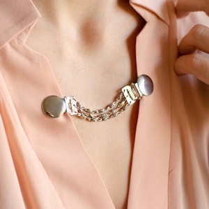 Vintage 3-Strand silver tone Sweater clip, Mid-Century cardigan guard, Retro Dress Cinch Clip