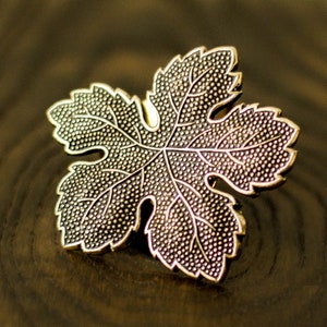 Gold leaf shawl clip, Nature jewelry scarf pin, Maple leaf collar clip image 3
