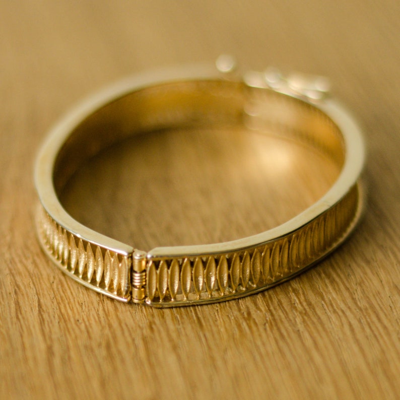 Bracelet à charnière en or par bijoux Trifari, bracelet d'été pour femme image 5