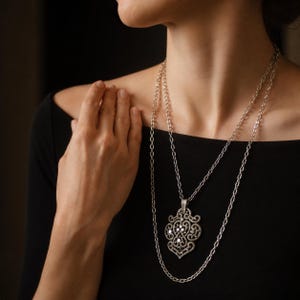 Vintage Trifari halsband filigran rullhänge, modernistiska smycken 1970-tals boho chic-stil