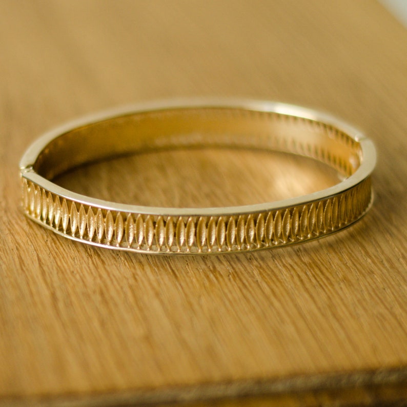 Bracelet à charnière en or par bijoux Trifari, bracelet d'été pour femme image 4