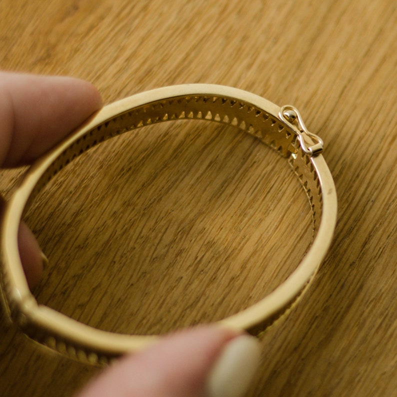 Bracelet à charnière en or par bijoux Trifari, bracelet d'été pour femme image 7