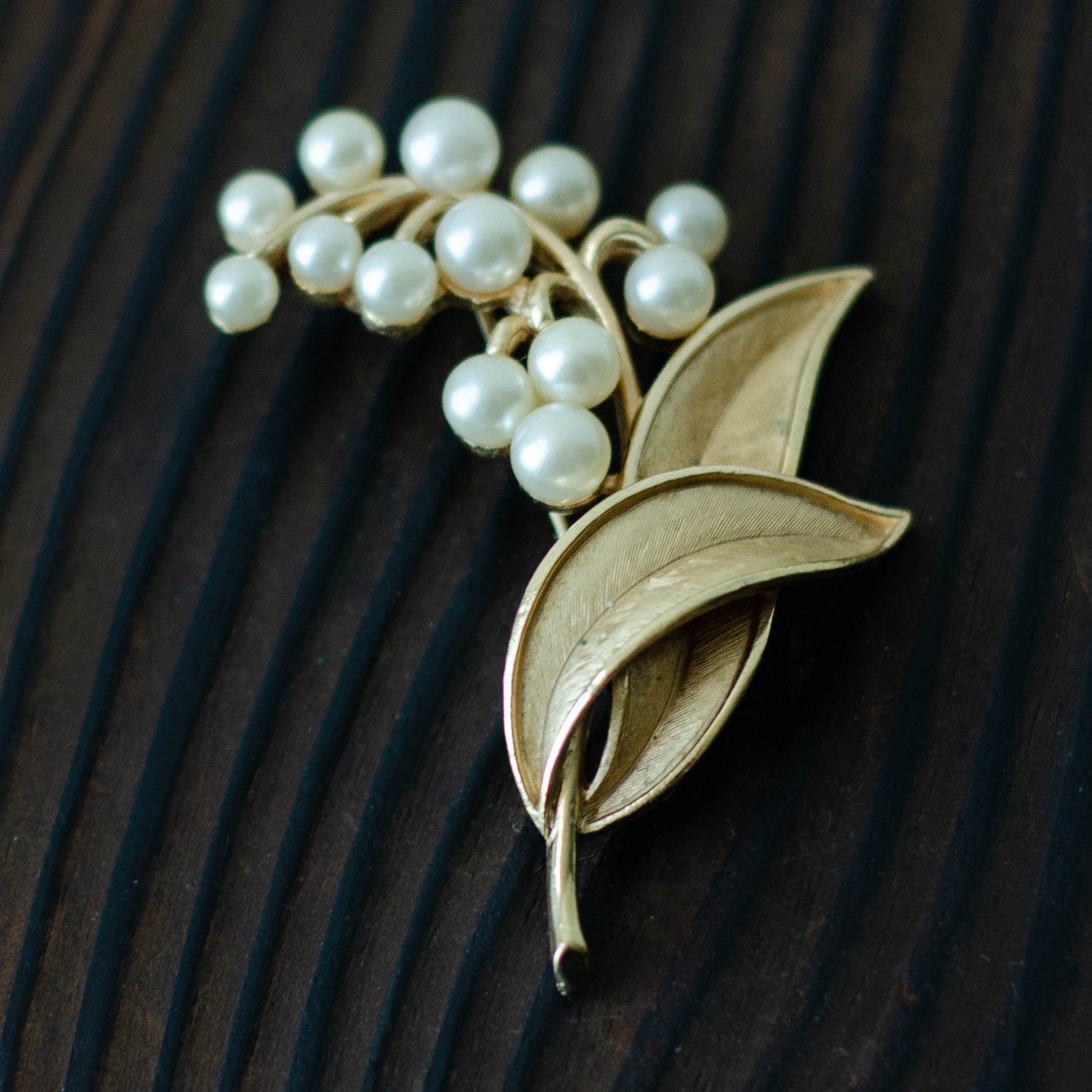 50'60's Crown Trifari 大きなパールの樹 ヴィンテージ フロ Trifari Rootbeer Waterfall Necklace | VintageVirtuosa