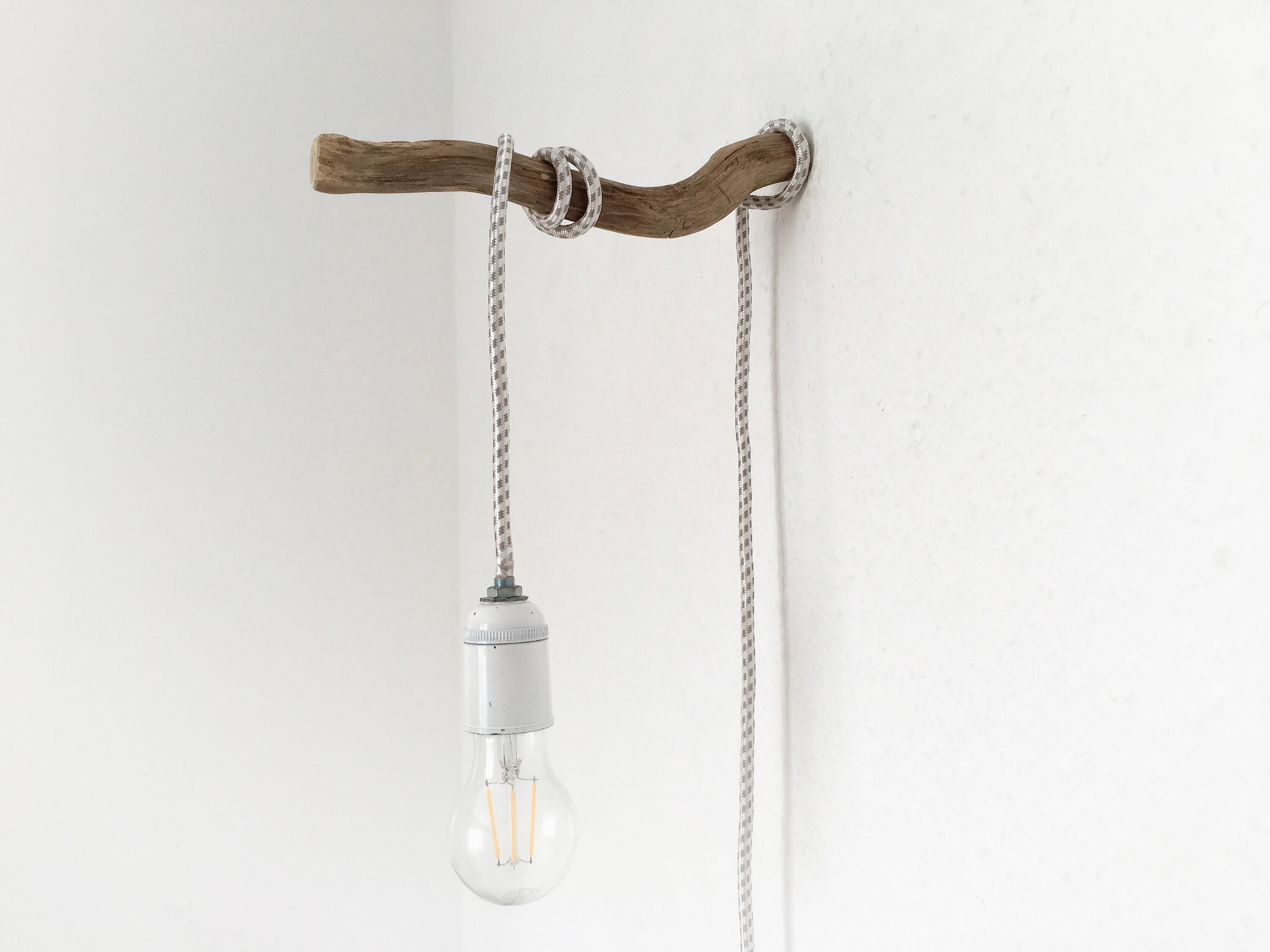 Wooden hook, wall hook, toilet paper holder, branch "I" (branch diameter 2.5 - 4 cm)