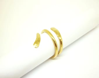 Wickelring mit gehämmerten Enden, 24k handvergoldet, Spiral Ring