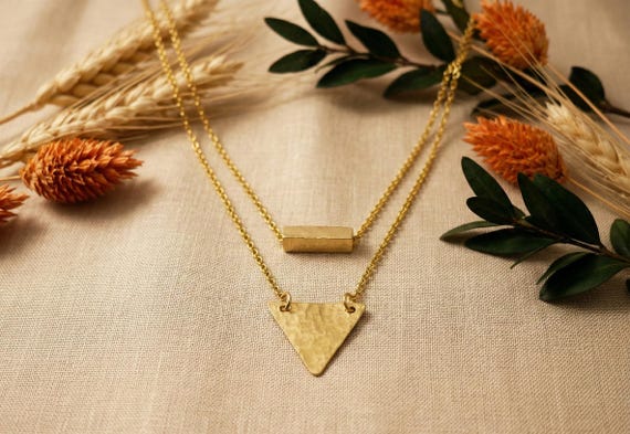 Dreieck Kette, gehämmert, mehrreiige Halskette, geometrisch, vergoldet, minimalistisch