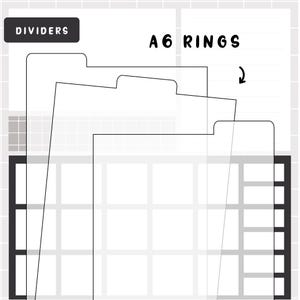 Op de afbeelding: Transparante A6 ringband verdelers met een tabblad ontwerp. Het woord "DIVIDERS" staat in een zwarte rechthoek linksboven. De woorden "A6 RINGS" staan rechtsboven. De verdelers staan op een witte raster achtergrond.