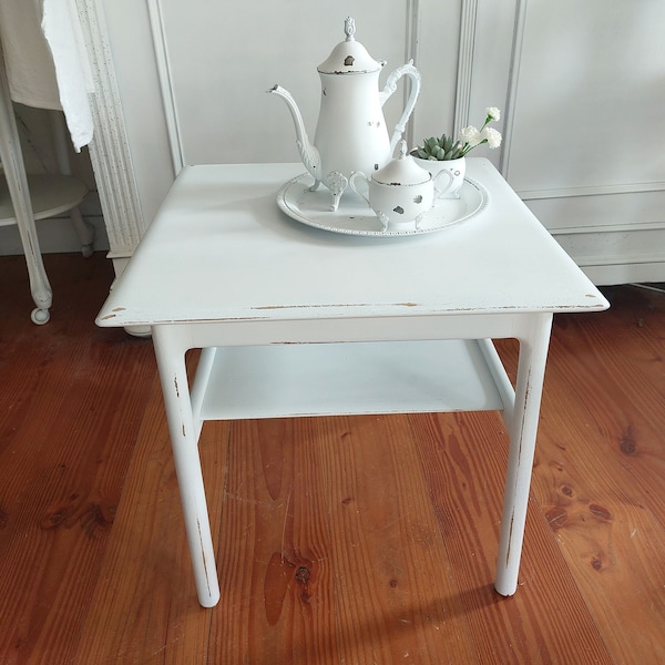 ancienne table basse rectangulaire avec étagère en shabby chic *table d'appoint*