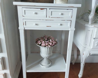 Pretty chest of drawers in shabby chic with three drawers * bedside cabinet * side cabinet