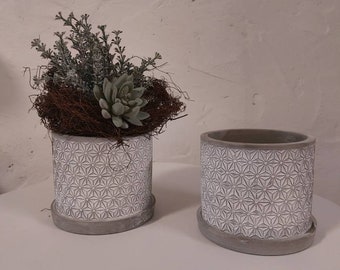 Plantenpot van klei met wit gegraveerd patroon * M * plantenbak in betonlook *