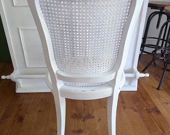 Oude brede stoel met Weens rieten vlechtwerk in shabby chic stijl* Eetkamerstoel * Franse stoel *