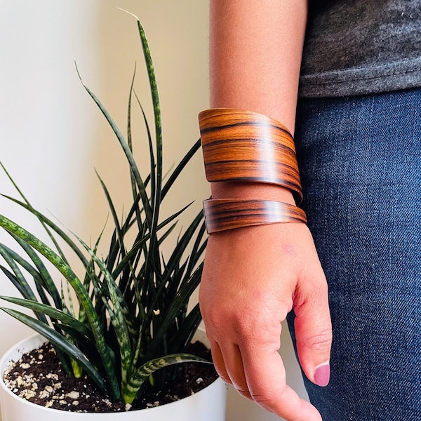 Curvy Wood Bangle | Handmade Wood Bangle | Lightweight Bracelet | Modern | Made to Order | Bentwood | Rosewood Wood Veneer