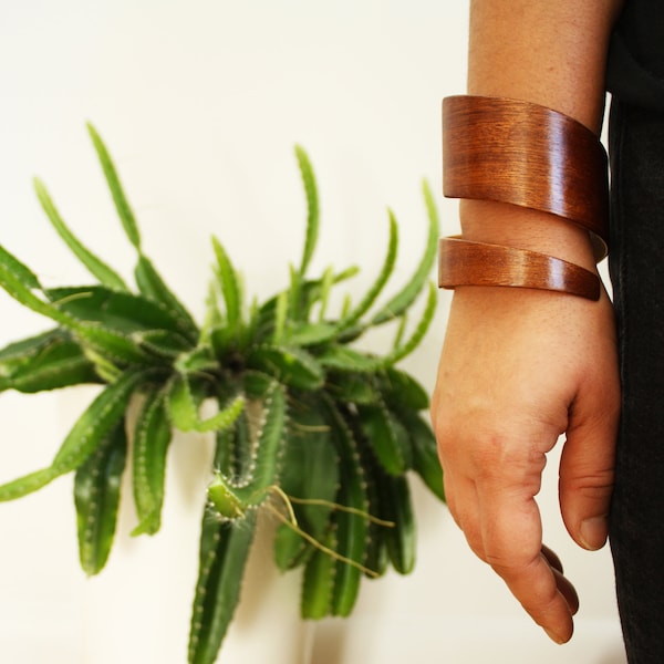 Curvy Wood Bangle | Handmade Wood Bangle | Lightweight Bracelet | Modern | Made to Order | Bentwood | Sapele & Anigre Wood Veneer