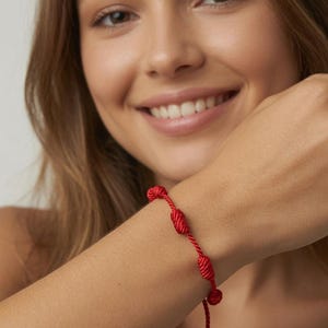 Pulsera de la Cábala – 7 nudos de hilo rojo – Unisex – Ajustable – Protección ocular – Buena suerte – Tejida