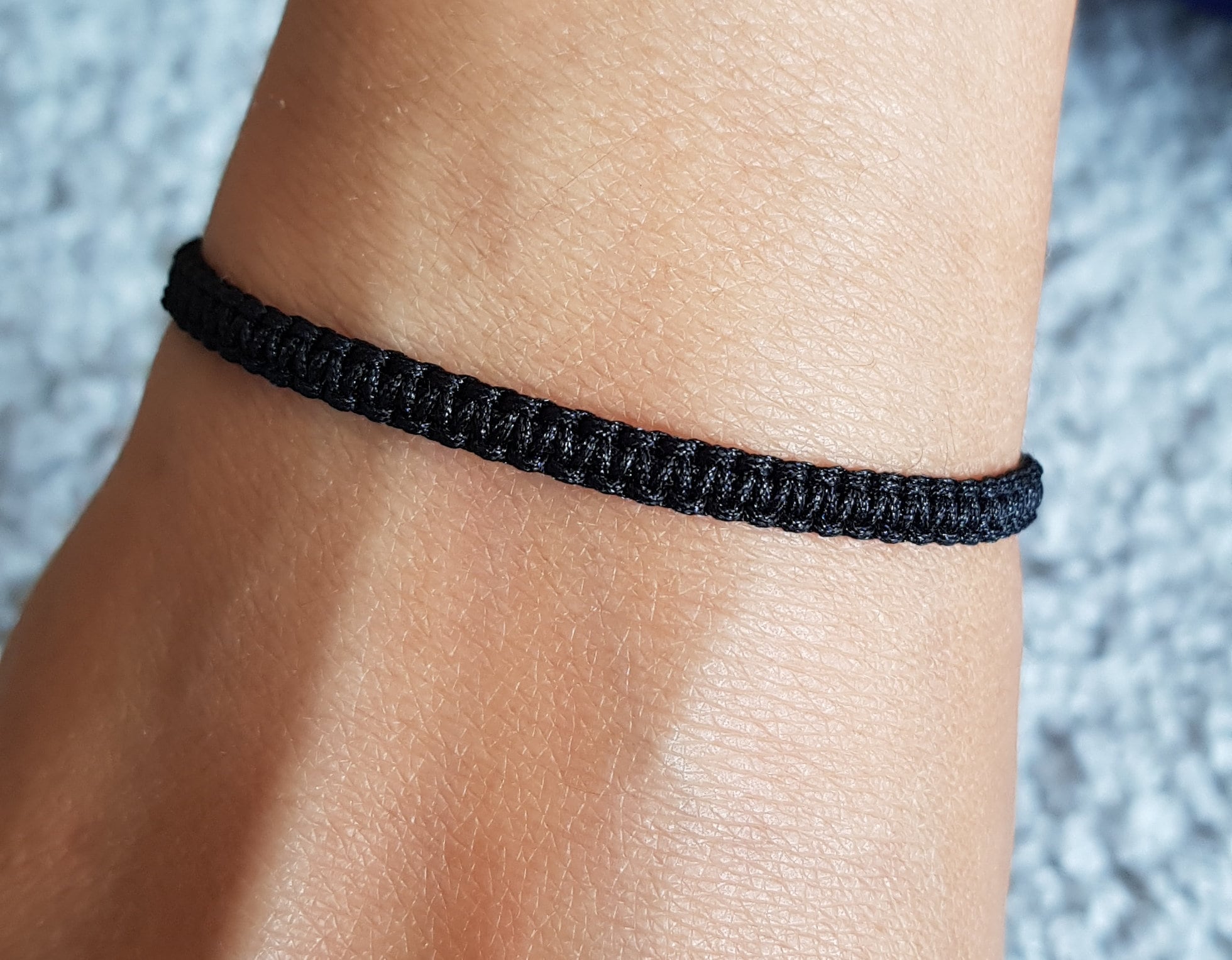 Braccialetto kabbalah in filo rosso contro il malocchio - scorrevole - alta qualità - Hamsa - portafortuna - cordone sottile 0,8 mm - regalo da donna - Italia