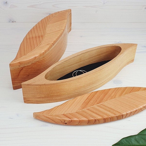 Boîte en bois en forme de feuille pour vos objets préférés tels que des souvenirs, des bijoux ou des petits cadeaux.