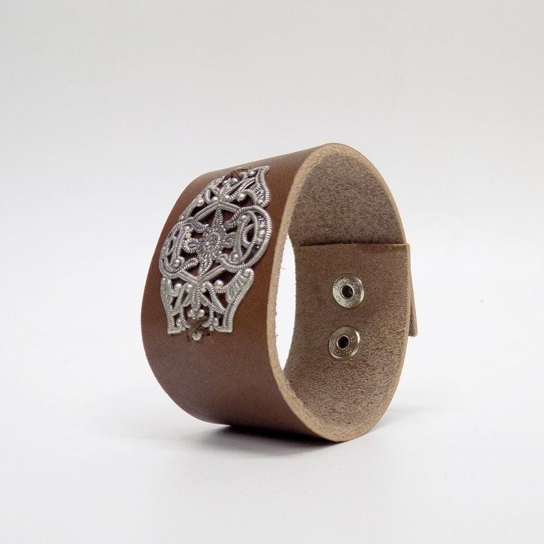 Leather cuff bracelet with filigree