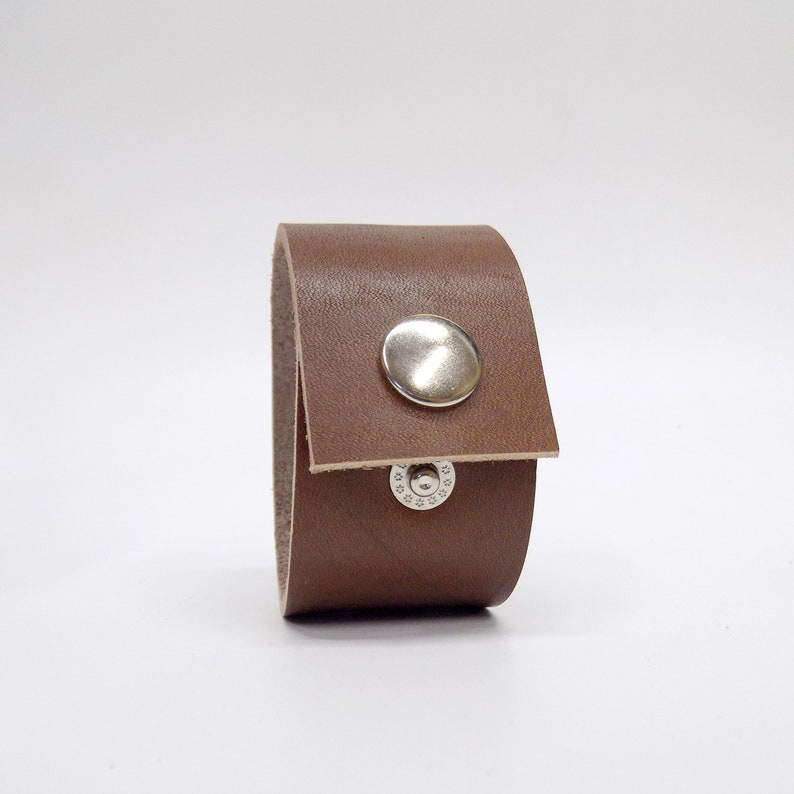 Leather cuff bracelet with filigree