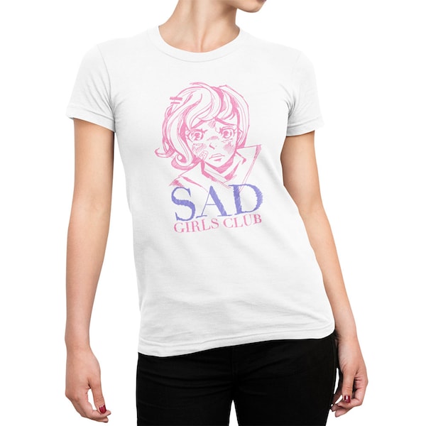 Anime Shirt Damen Weiß - Sad Girls Club Anime Merch - Manga Deko - Otaku Tshirt - Otaku Shirt - Anime Geschenk - Kawaii Shirt - Anime Mode