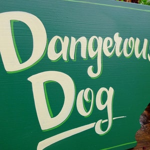 Handbemaltes Holzschild, Dangerous Dog Bild 2