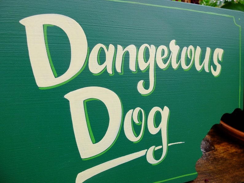 Handbemaltes Holzschild, Dangerous Dog Bild 2