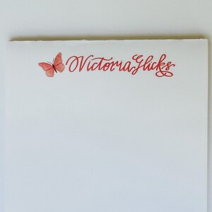 Scritto a mano personalizzato Rosa Farfalla Calligrafia Blocco note Giorno della mamma Compleanno da fare Lista delle farfalle corsive Girly Farfalle Regalo Note Pad Notebook