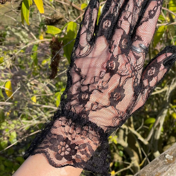 Black 90s lace vintage gloves