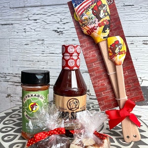 Bucees Mothers Day Gift Set, Bucees Fudge Spatula, Bucees BBQ Sauce, Seasoning, Bucees Mother’s Day Gift Sets