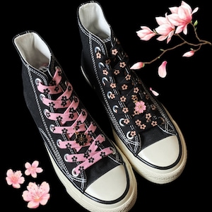 Sakura Schnürsenkel in Pink und Schwarz mit Sakura Anhängern - Set