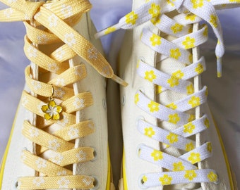 Yellow and White Sakura Shoe Laces, Cherry Blossom Lace With Sakura Charm - ONE PAIR