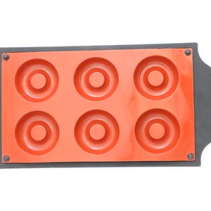 6-Cavity Mini Bundt Savarin Cake Silicone Mold - Donut Shaped Baking Pan For Desserts
