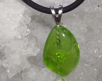 Peridoto, olivino, piedra preciosa, piedra curativa, correa de caucho, collar de caucho, cadena, plata 925