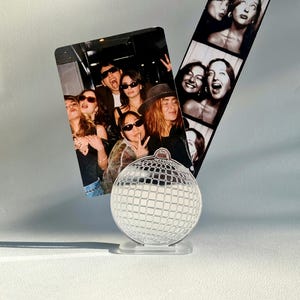 Suporte para fotos em formato de bola de discoteca, decoração de discoteca, cabine de fotos, suporte para fotos, impressão artística dos anos 70, suporte para cartões, decoração de dopamina, presente descolado, suporte para Instax