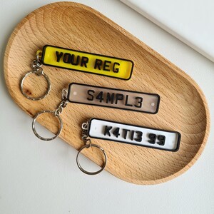 Aangepaste kentekenplaatsleutelhanger Gepersonaliseerde kentekenplaatsleutelhanger Autoregistratietag Aanpasbaar cadeau Autoliefhebbers Nieuwe autosleutels